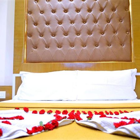 Tr Residency Hotel Puducherry Buitenkant foto