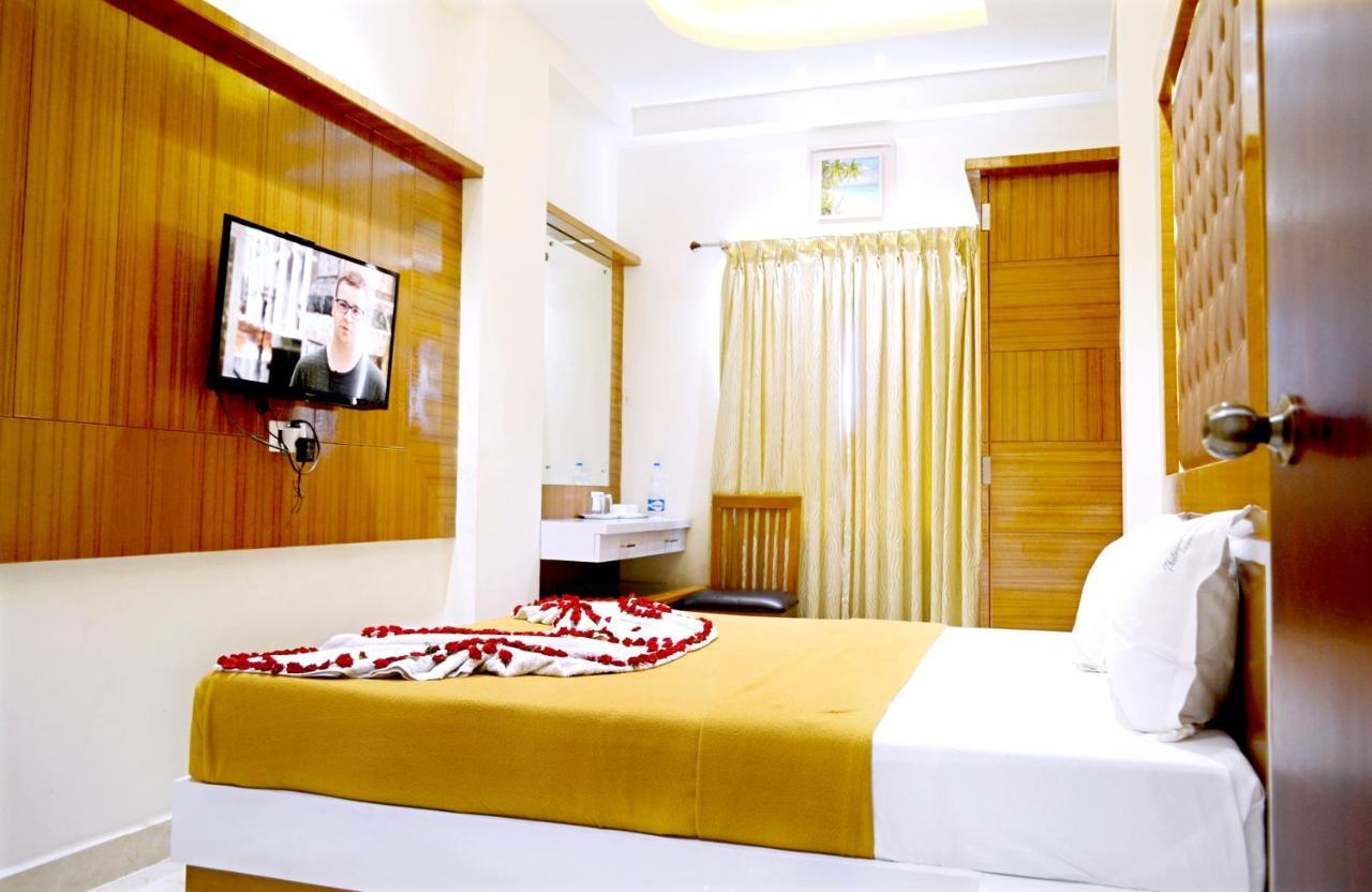 Tr Residency Hotel Puducherry Buitenkant foto